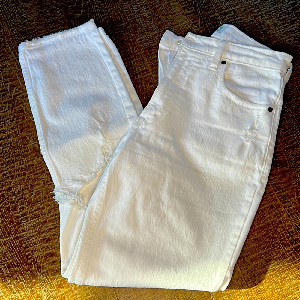 Abercrombie & Fitch The Mom High Rise Ripped Jeans. White. Size 26/2R.